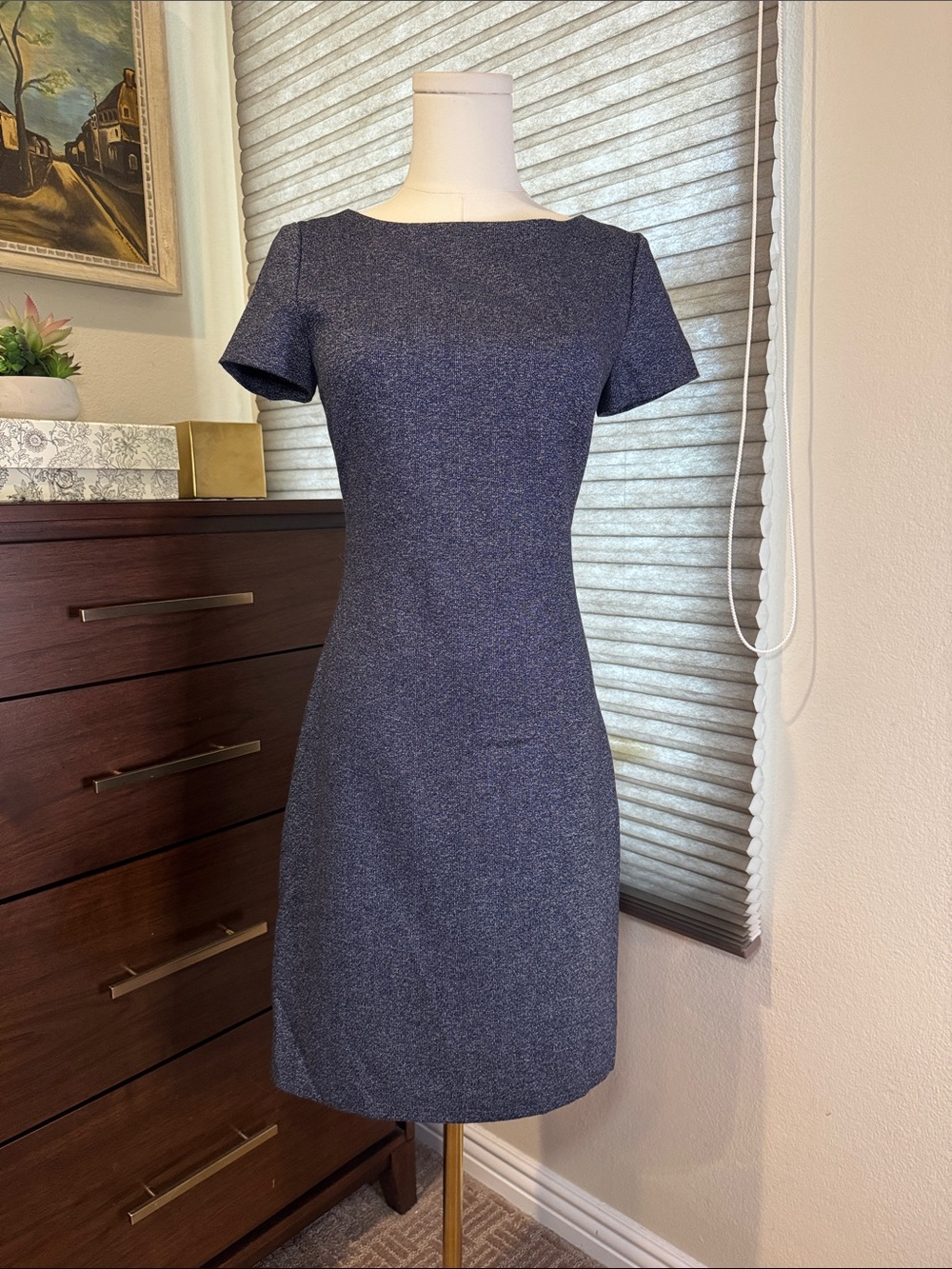 NWT Theory Betty short-sleeve sheath dress. Size 0